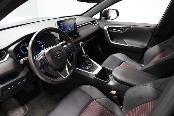 Toyota RAV4 7 of 12