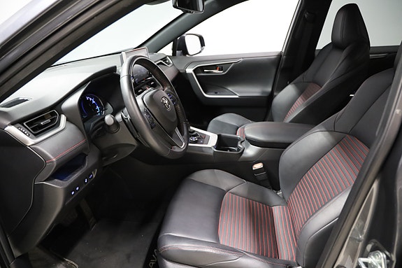 Toyota RAV4 8 of 12