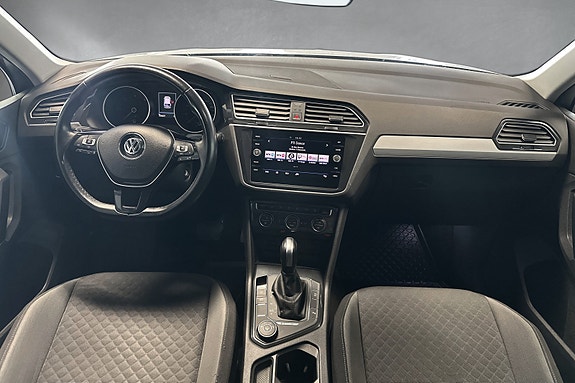 Volkswagen Tiguan 12 of 30