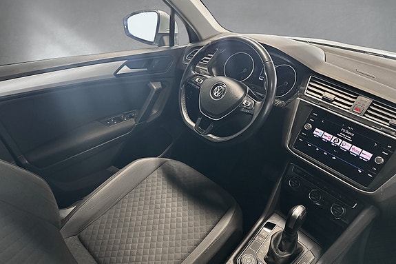 Volkswagen Tiguan 10 of 30