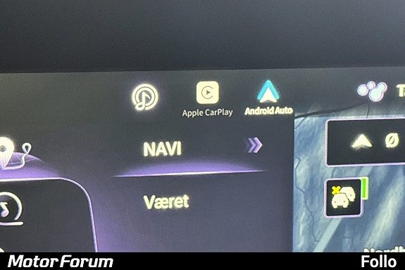 Moderne infotainment med støtte for Apple CarPlay og Android Auto.