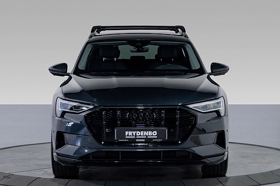 Audi e-tron 4 of 5