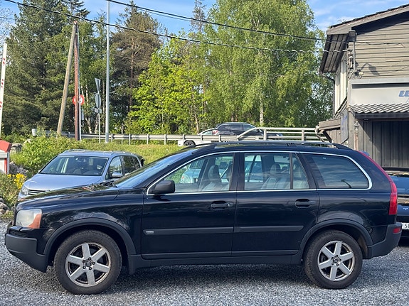 Volvo XC90 2 of 5