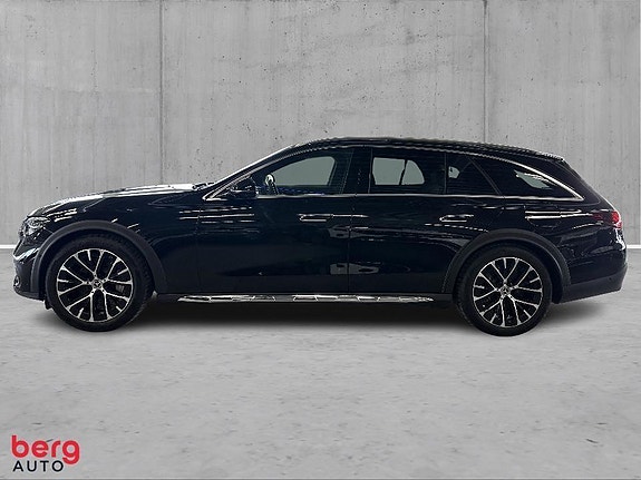 Mercedes-Benz 4 of 5