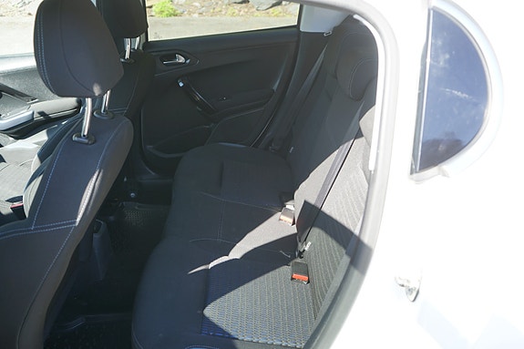 Peugeot 208 28 of 30
