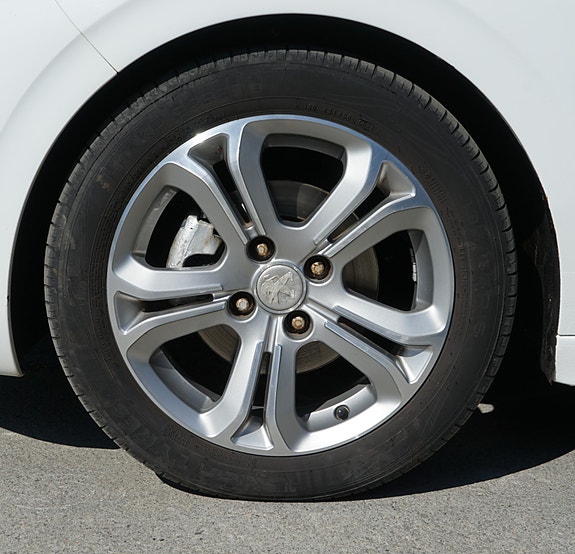 Peugeot 208 22 of 30