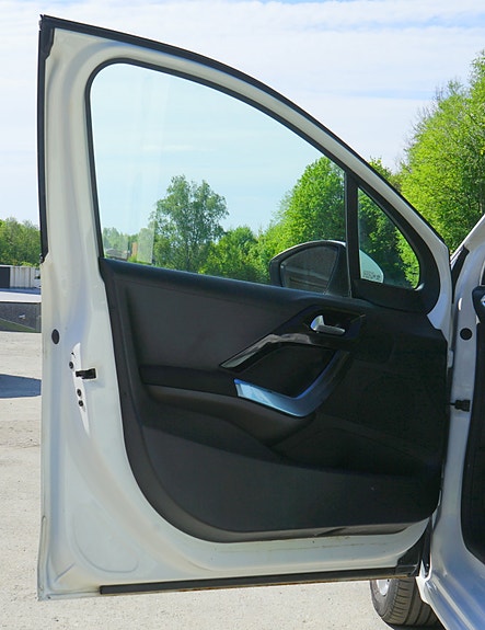 Peugeot 208 27 of 30