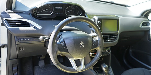 Peugeot 208 23 of 30
