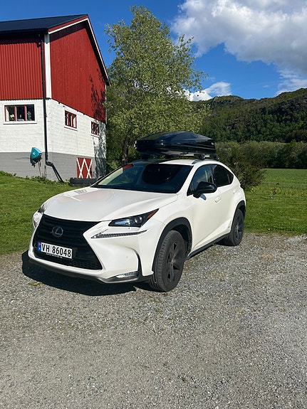 Lexus NX300h 4 of 5
