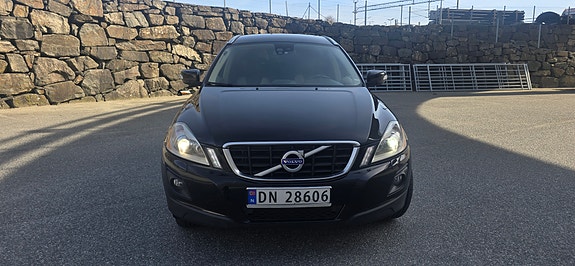 Volvo XC60 2 of 5