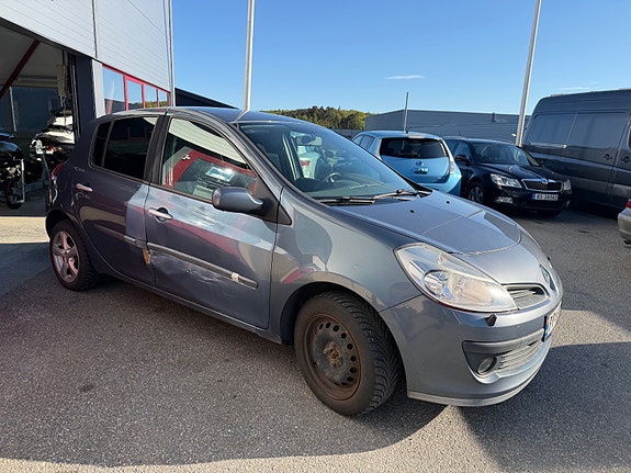 Renault Clio 2 of 5