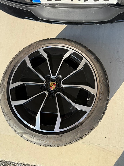 Porsche Taycan 15 of 15