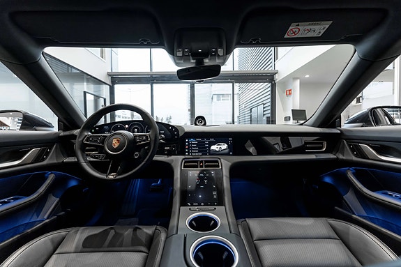 Porsche Taycan 10 of 15