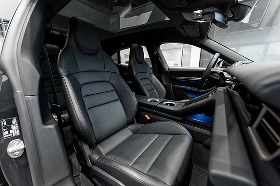 Porsche Taycan 13 of 15