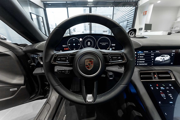 Porsche Taycan 12 of 15