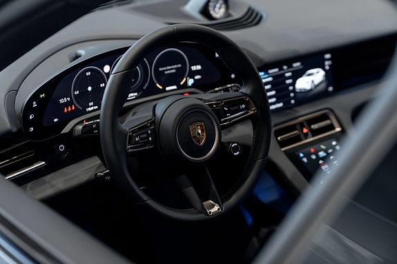 Porsche Taycan 6 of 15