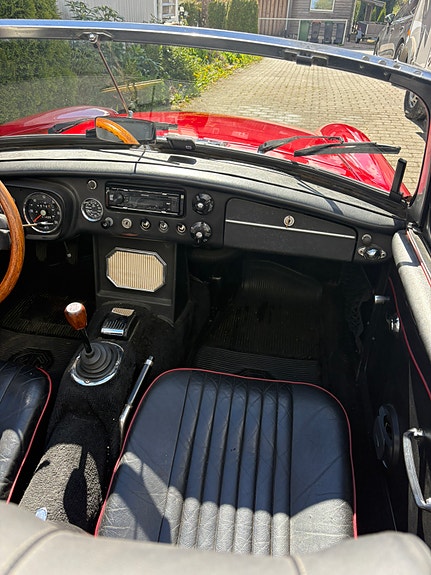 MG MGB 17 of 30