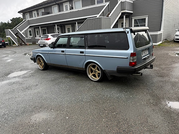 Volvo 240 5 of 5