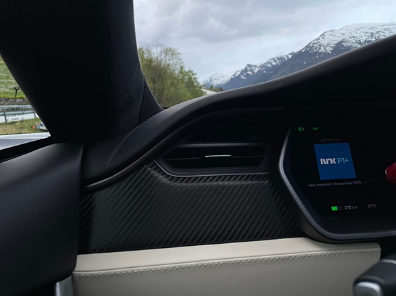 Tesla Model S 20 of 30