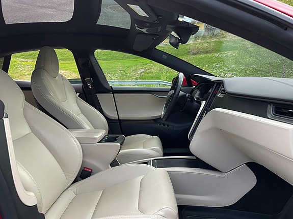 Tesla Model S 13 of 30