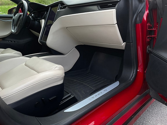 Tesla Model S 15 of 30