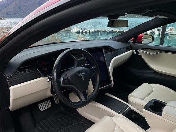 Tesla Model S 11 of 30