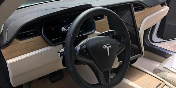 Tesla Model S 25 of 30