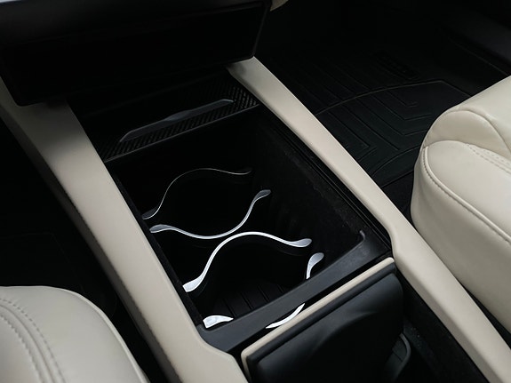 Tesla Model S 23 of 30