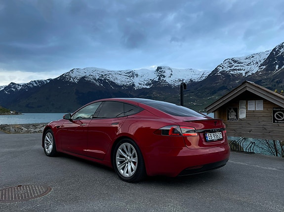 Tesla Model S 8 of 30