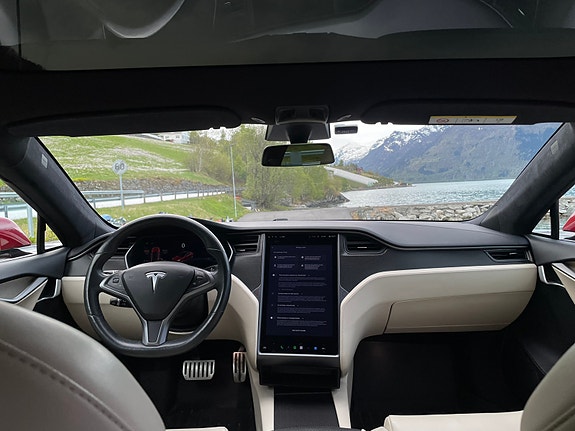 Tesla Model S 18 of 30