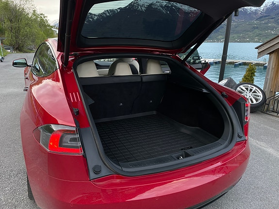 Tesla Model S 29 of 30