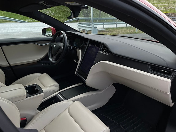 Tesla Model S 12 of 30