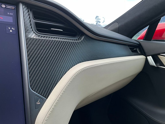 Tesla Model S 21 of 30