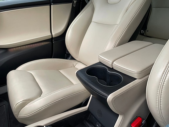 Tesla Model S 24 of 30