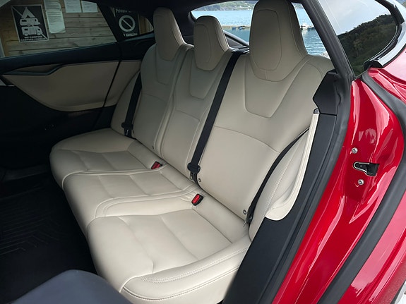 Tesla Model S 17 of 30