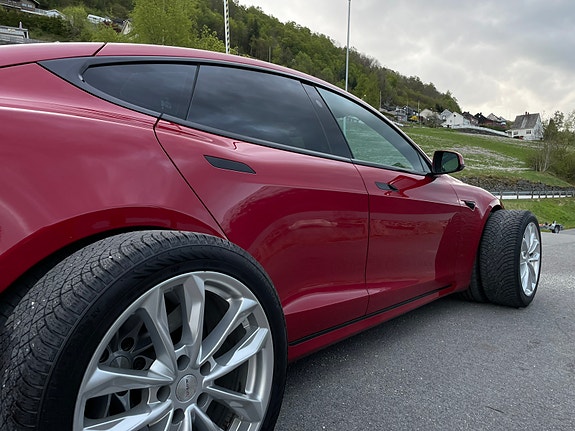Tesla Model S 7 of 30