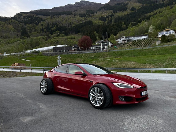 Tesla Model S 2 of 30