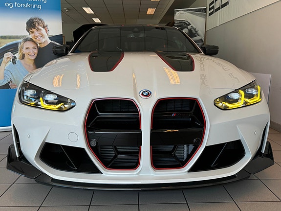BMW M4 4 of 5