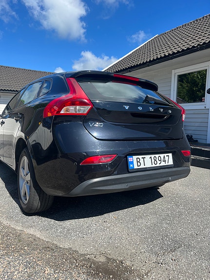 Volvo V40 8 of 22