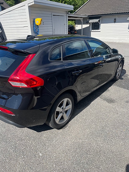 Volvo V40 3 of 22
