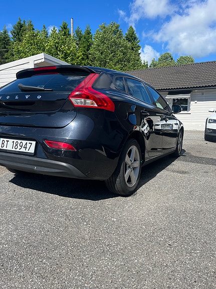 Volvo V40 4 of 22