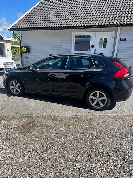 Volvo V40 7 of 22