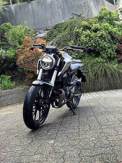 Honda CB 125 R 2 of 7