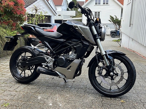 Honda CB 125 R 3 of 7