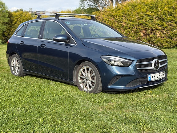 Mercedes-Benz B180 3 of 5