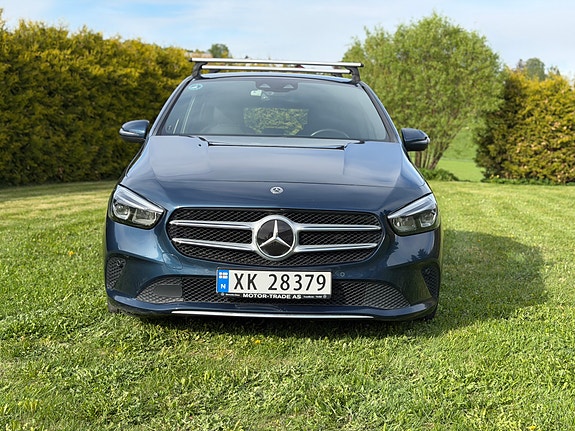 Mercedes-Benz B180 4 of 5