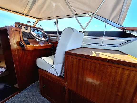 Velholdt Marex med 2020 mod Mercruiser 4 of 5