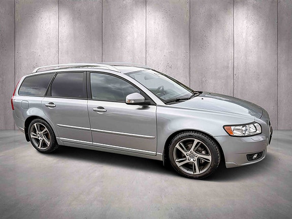 Volvo V50 2 of 5