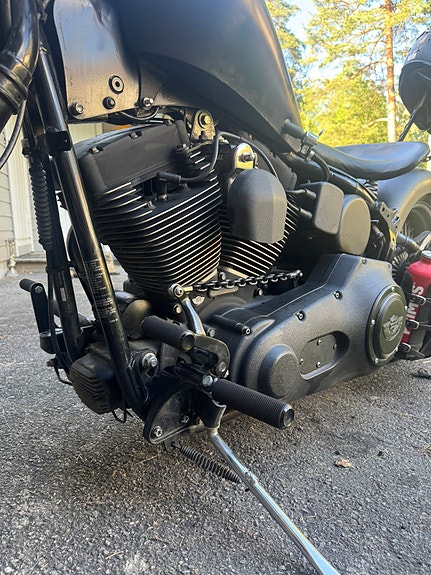 Harley-Davidson FXSTB / Softail Night Train 2 of 5