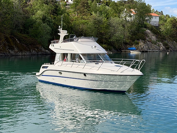 NB / Ardea 34 Fly – Sjøsterk familiebåt med Volvo D6-370 3 of 5